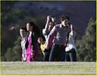 miley-cyrus_COM-senditon-musicvideo-film2009jun6-0010