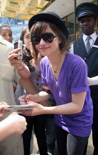 301ls2d - demi lovato