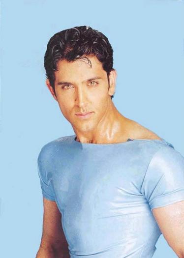 hrithik_roshan (58); Actor indian ce a devenit peste noapte un super star, din cauza filmului de succes "Kaho Naa... Pyaa
