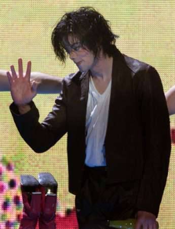 imdf07092001110045a - Poze Michael Jackson