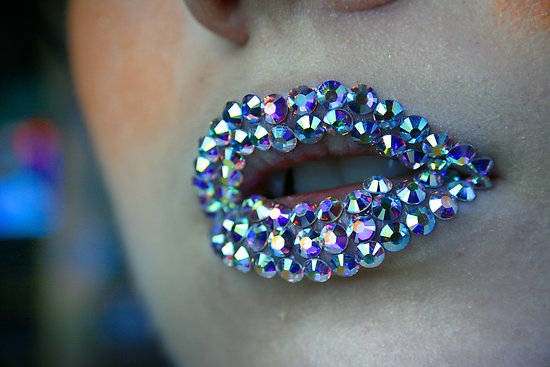 2090761-2-raving-lips - buze