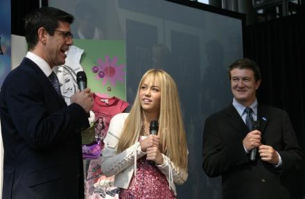 YHMSPDIXNYXEFDVGALI - Magazinul deschis in 2007 Hannah Montana