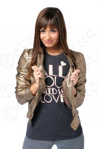 2 - Demi Lovato - Retno