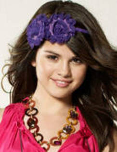 LJHSLBFYIFKCZBZZAYU - cui ii place Selena Gomez