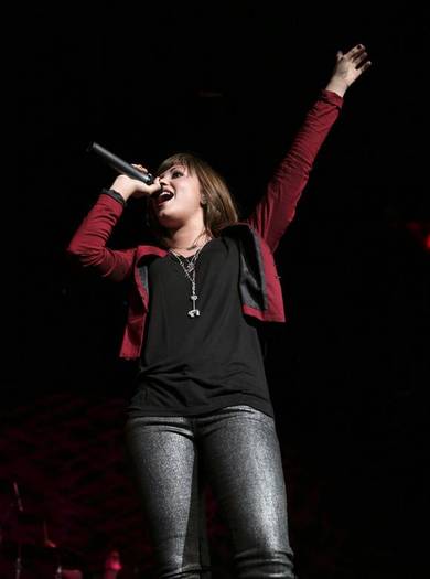 demilovato_net-burninguptourbethelny-0008 - demi lovato