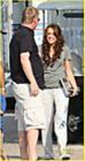 miley-cyrus_COM-thelastsong-filming2009jul15-002