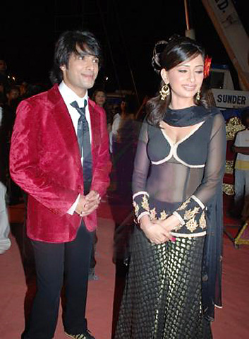 250509124455_g - ZzZzZ Sharad Malhotra Poziki Noi ZzZzZ