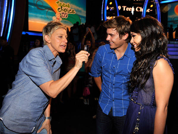 28hcqj9 - Vanessa Teen Choice Awards