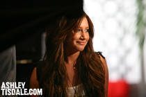 UDWECOZCNFNVICWHHWD - Ashley Tisdale-cantareata