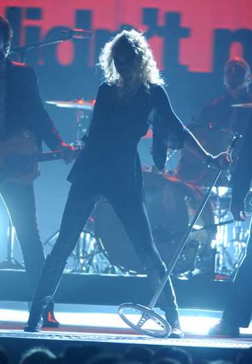 43rd+Annual+CMA+Awards+Show+_JHRKbxCBEUl - Taylor Swift