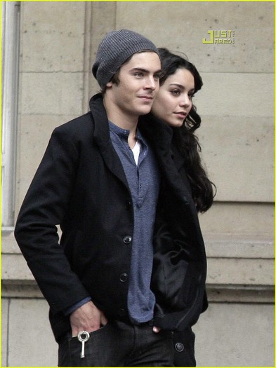 zac-efron-vanessa-hudgens-paris-02