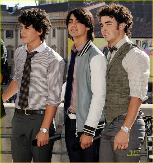 rlyge8 - Jonas Brothers