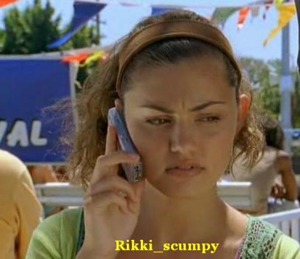 la telefon.... - Cleo Sertori-Phoebe Tonkin