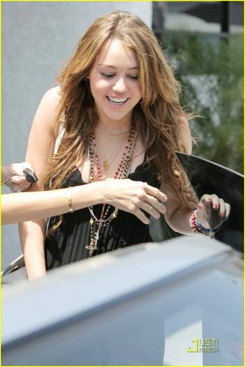 2j286zd - Miley Cyrus