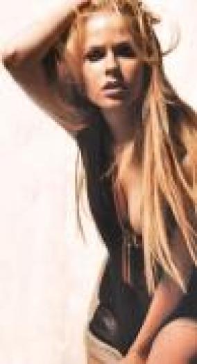 XSBQEYDBSJEPSVLXGGH - alte poze cu avril lavigne