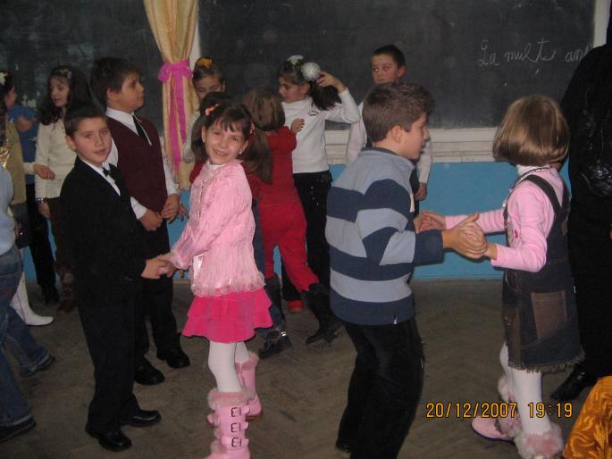 Serbare Craciun Clasa a II- B 2007 047 - Mos Craciun 2007-2008
