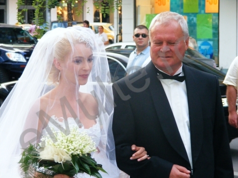 Diana-Dumitrescu-ajunge-la-biserica