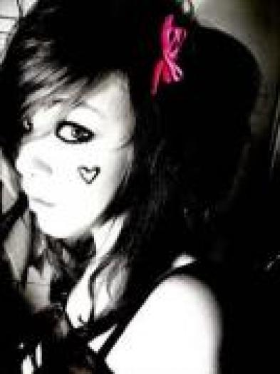 LQAGVUOINAYYDUFISNX - emo and punk girlboy
