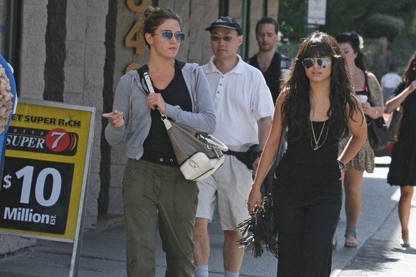 Old+pals+Nikki+Vanessa+Vancouver+30ghVLDVZ89l