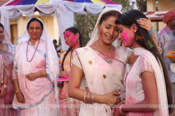 32637-holi-in-yeh-rishta-kya-kehlata-hai