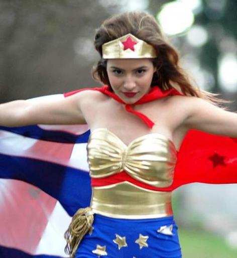 brenda-asnicar_dot_net-patitofeo2-promos-wonderwoman-0003[2] - Brenda Asnicar