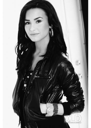 001 - Demi Lovato