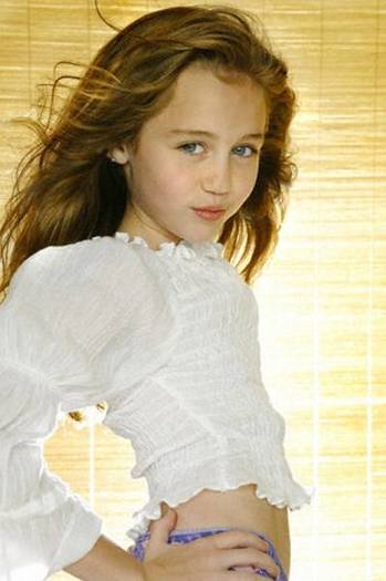 miley_cyrus_child_photos_1.0.0.0x0.400x598[1]