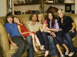  - Miley Cyrus si familia