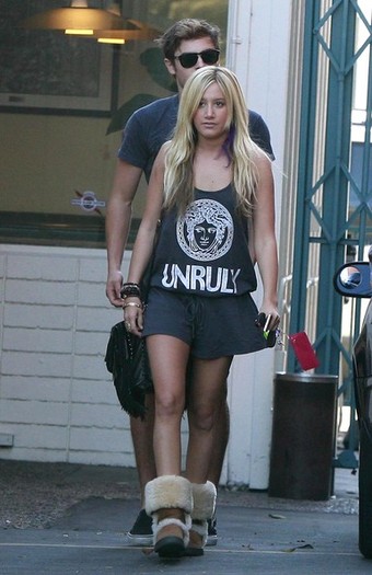 Zac+Efron+Ashley+Tisdale+Out+Lunch+Patty+cNcv4W6OJ5Yl