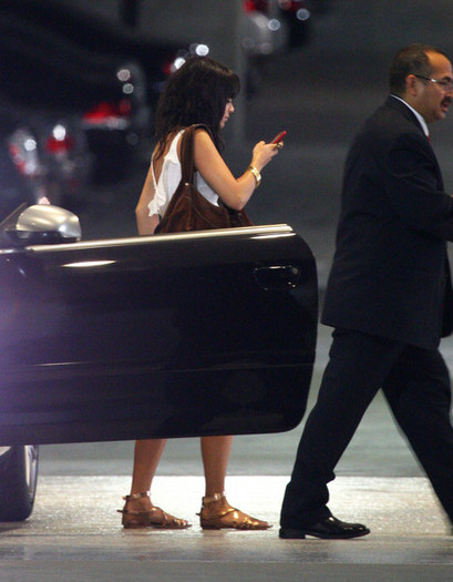 Texting At The Valet (11) - Vanessa Hudgens Texting At The Valet