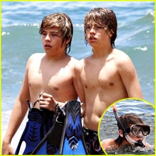 dylan-cole-sprouse-snorkeling - cole and dylan