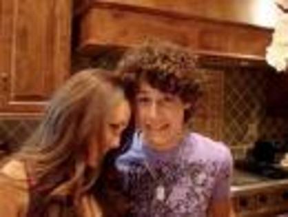 Niley (13) - Miley Cyrus - Inca il mai iubeste pe Nick Jonas