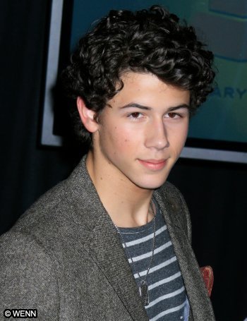 nick_jonas_001_120309