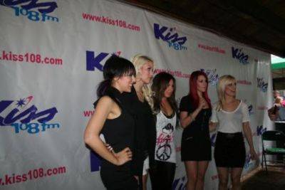 normal_002 - 2009 Kiss 108 Concert - Backstage and Interviews