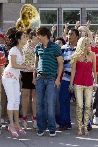 HIGHSCHOOLMUSICAL2_128 - Pentru MadaCleo