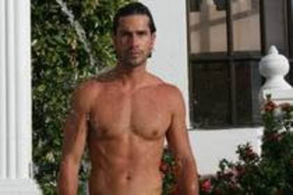 WHRENQBTWWYVCMJMXRK - Fara sani nu exista paradis