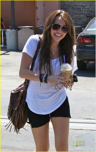 28tb4eu - Miley Cyrus Cools Down With Coffee Bean