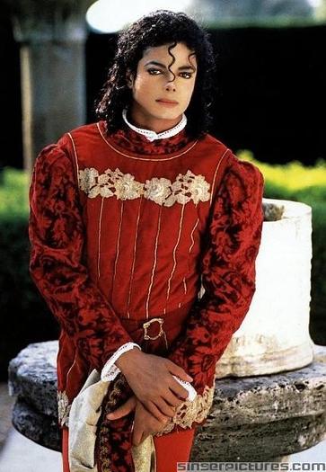 11030 - Poze Michael Jackson imbracat in uniforme