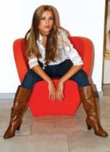 ZFLHVUCXQOHWUNHKFJW - Elena Gheorghe