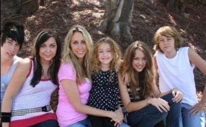 83 - multe poze miley