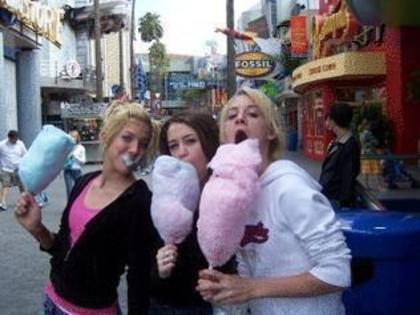 mileycandu - multe poze rare cu miley