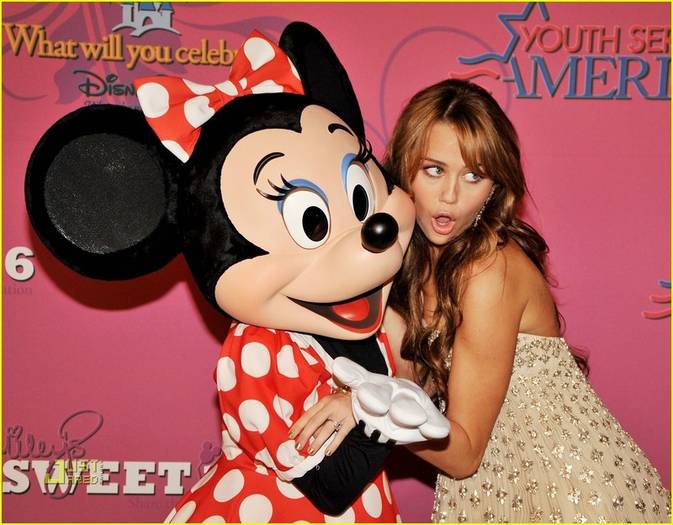 justingastonmileycyrusseh4 - miley cyrus si miki mouse
