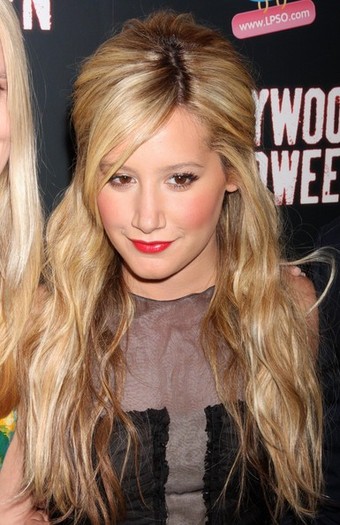 Ashley+Tisdale+Magazine+2009+Hollywood+Halloween+lUKNQqlyOCel