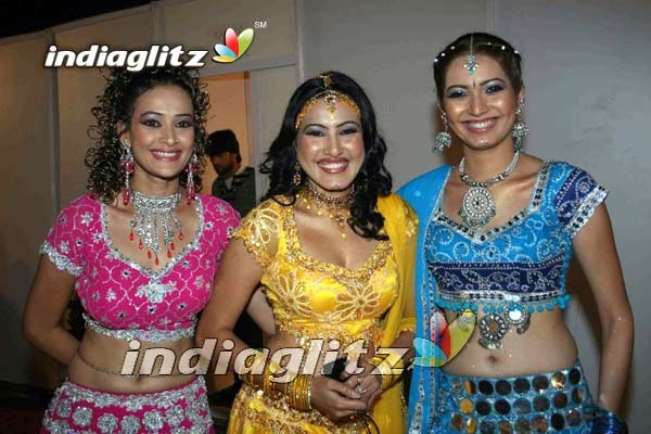 2r6dvtd - A TA PENTRU TOTDEAUNA-Kamya Punjabi-Sindoora