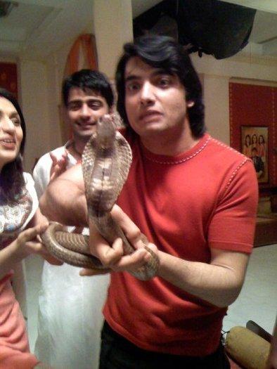 1755327 - A TA PENTRU TOTDEAUNA-Divyanka Tripathi shi Sharad Malhotra-pictures