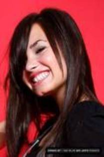 1 - Demi Lovato - Si stilul rosu