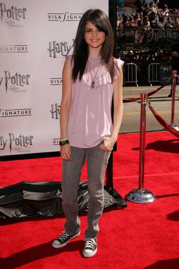 c26617da19a89e5784d3111d0e30c090 - Selena Gomez