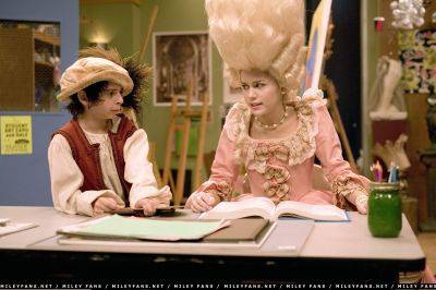normal_2x04GetDownAndStudy04 - hannah montana sezonul 2