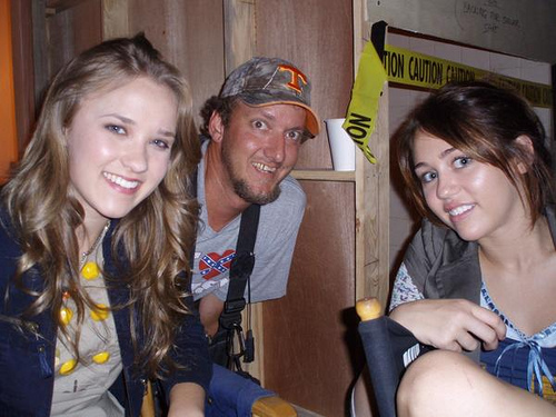 Miley-miley-cyrus-7072355-500-375