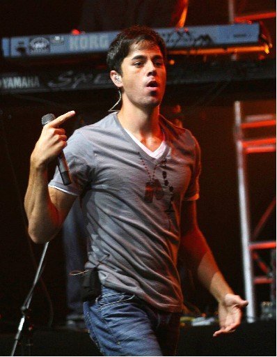 8326_1112946077780_1650772716_30396765_3859762_n - enrique iglesias